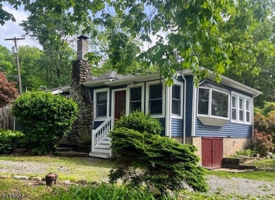 Charming 2 bedroom ranch located in beautiful Cozy Lake. Home - photo 1