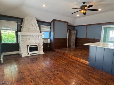 Charming 2 bedroom ranch located in beautiful Cozy Lake. Home - photo 5