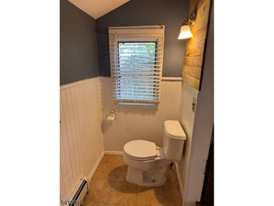 Charming 2 bedroom ranch located in beautiful Cozy Lake. Home - photo 8