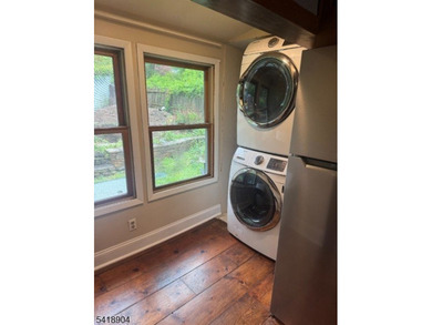 Charming 2 bedroom ranch located in beautiful Cozy Lake. Home - photo 9