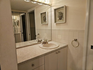 REDUCED! READY TO SELL! BESTLOCATION!! Corner unit w/garage on - photo 24