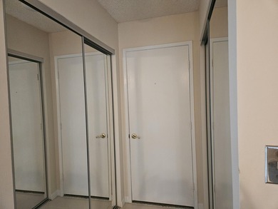 REDUCED! READY TO SELL! BESTLOCATION!! Corner unit w/garage on - photo 30