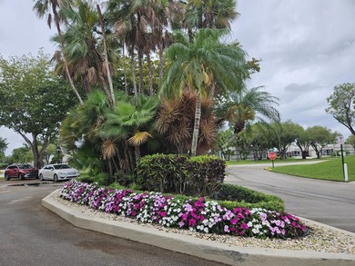 REDUCED! READY TO SELL! BESTLOCATION!! Corner unit w/garage on - photo 35