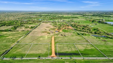 Positioned just minutes from the shores of Lake Texoma, this 18 - photo 4