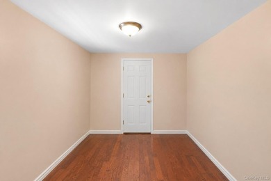 Single-family townhouse nestled on a beautiful tree-lined street - photo 11