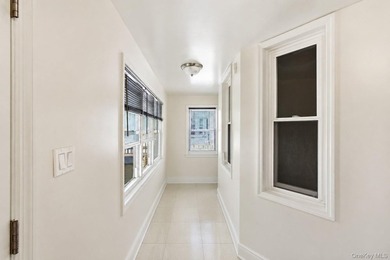Single-family townhouse nestled on a beautiful tree-lined street - photo 12
