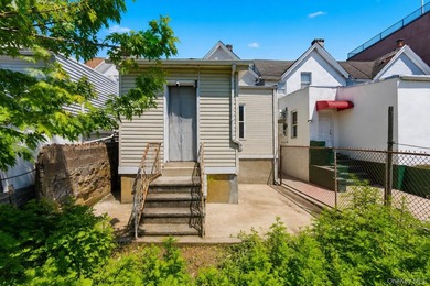 Single-family townhouse nestled on a beautiful tree-lined street - photo 15