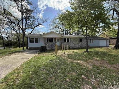 Welcome to this spacious 3 bedroom 3 bathroom home! This home - photo 1