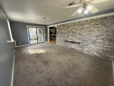 Welcome to this spacious 3 bedroom 3 bathroom home! This home - photo 4