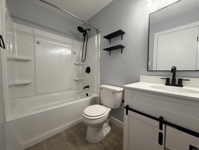 Welcome to this spacious 3 bedroom 3 bathroom home! This home - photo 6