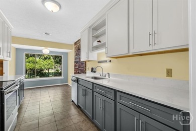 Charming all-brick home in the established Colonial Oaks - photo 14