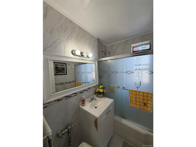 Spacious and well-maintained 1-bedroom co-op located at 325 E - photo 6