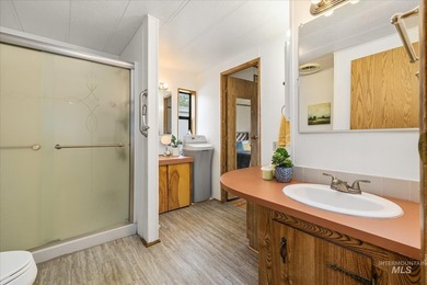 Tucked into a quiet, well maintained neighborhood with low HOA - photo 21