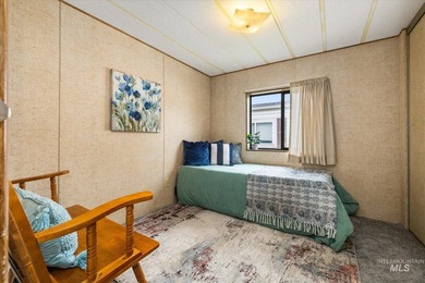Tucked into a quiet, well maintained neighborhood with low HOA - photo 24