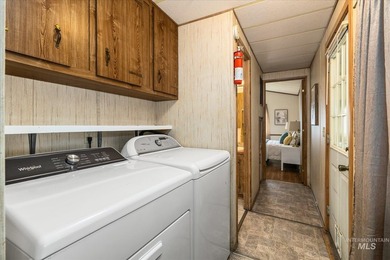 Tucked into a quiet, well maintained neighborhood with low HOA - photo 26
