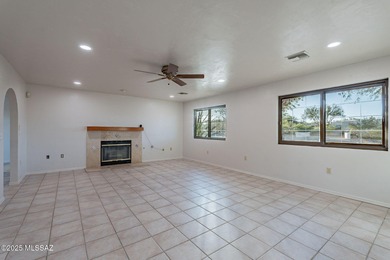 RESORT STYLE HOME IN SAHUARITA! Your own piece of Heaven in this