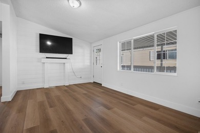 NEW ROOF WITH FULL PRICE OFFER! This beautifully updated home - photo 5