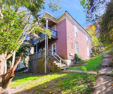 Duplex with 2 apartments. Whether you're a first-time home buyer - photo 1
