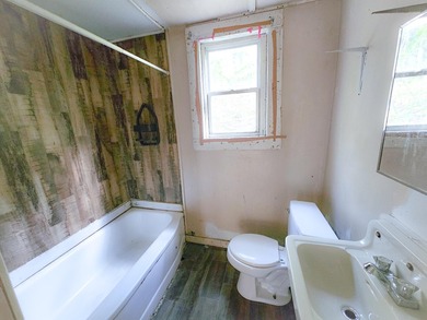 Duplex with 2 apartments. Whether you're a first-time home buyer - photo 3