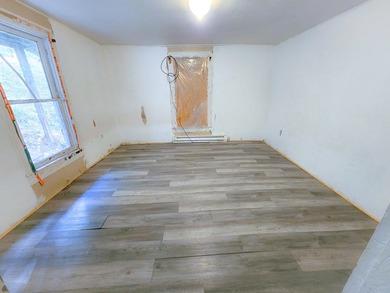 Duplex with 2 apartments. Whether you're a first-time home buyer - photo 4