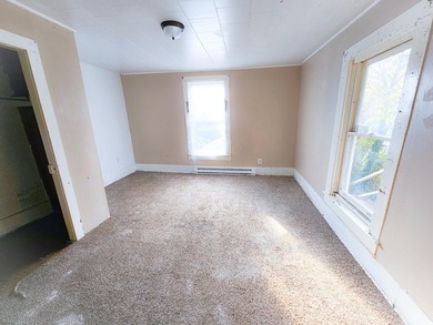 Duplex with 2 apartments. Whether you're a first-time home buyer - photo 5