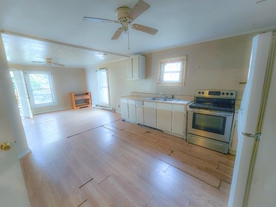 Duplex with 2 apartments. Whether you're a first-time home buyer - photo 6