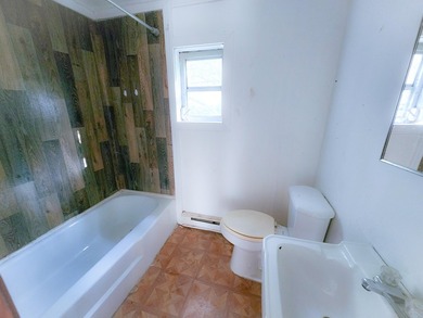 Duplex with 2 apartments. Whether you're a first-time home buyer - photo 8