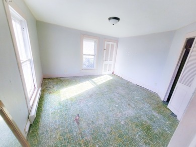 Duplex with 2 apartments. Whether you're a first-time home buyer - photo 9