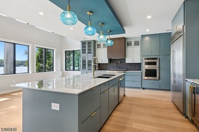 Welcome to an exceptional luxury retreat in sought-after West - photo 15
