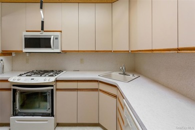 Charming Detached Home with Expansion Potential in Country Club - photo 17