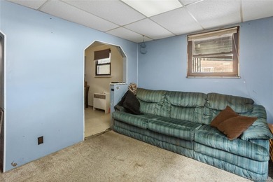 Charming Detached Home with Expansion Potential in Country Club - photo 18
