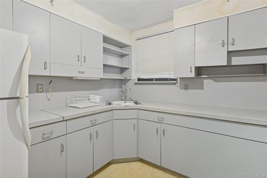 Charming Detached Home with Expansion Potential in Country Club - photo 21