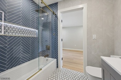 Welcome to an exceptional luxury retreat in sought-after West - photo 23