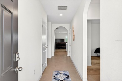 Welcome to this beautifully maintained 4-bedroom, 2-bathroom - photo 3