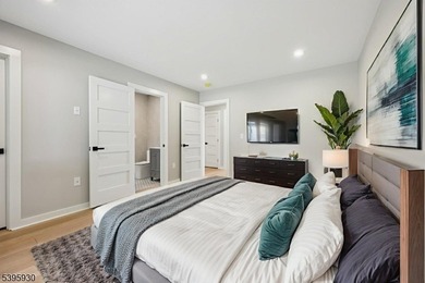 Welcome to an exceptional luxury retreat in sought-after West - photo 24
