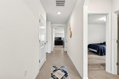 Welcome to this beautifully maintained 4-bedroom, 2-bathroom - photo 4