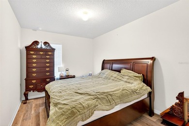 Welcome to this beautifully maintained 4-bedroom, 2-bathroom - photo 8