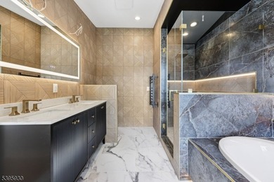 Welcome to an exceptional luxury retreat in sought-after West - photo 29