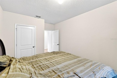 Welcome to this beautifully maintained 4-bedroom, 2-bathroom - photo 9