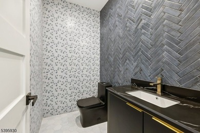 Welcome to an exceptional luxury retreat in sought-after West - photo 34