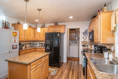Welcome to this spacious and well-maintained 2018 manufactured - photo 6