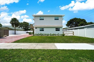 Discover this exceptional 5-unit apartment property, a rare - photo 2