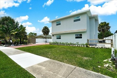 Discover this exceptional 5-unit apartment property, a rare - photo 3