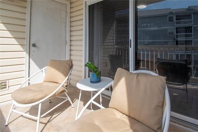 Welcome to Stone's Throw, a centrally located and well-kept - photo 19