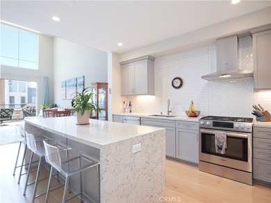 Tucked away in South Redondo, One South is a luxury - photo 1