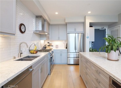 Tucked away in South Redondo, One South is a luxury - photo 4