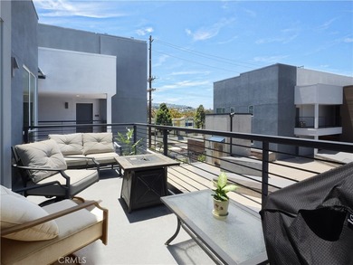 Tucked away in South Redondo, One South is a luxury - photo 8