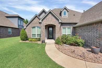 *RARE FIND* FABULOUS VIEWS GREENBELT LOT ONE OWNER FULL BRICK - photo 3