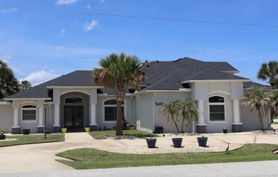 Welcome to waterfront living in the Sunshine State! This - photo 1