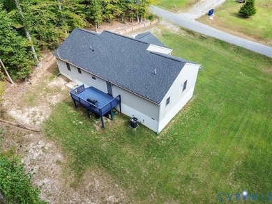 LOCATED ON A DOUBLE LOT, THIS 3 BEDROOM 2 BATH RANCH HOME IN - photo 3